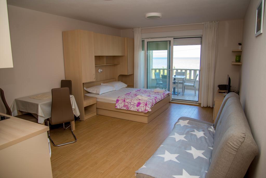 Waterfront Apartments - Тучепи Экстерьер фото